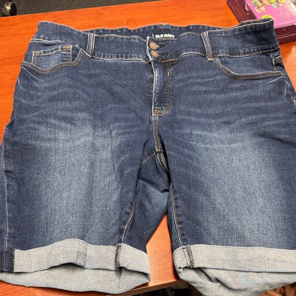 Old navy Bermuda shorts 18 plus // 082822 - Picture 1 of 2